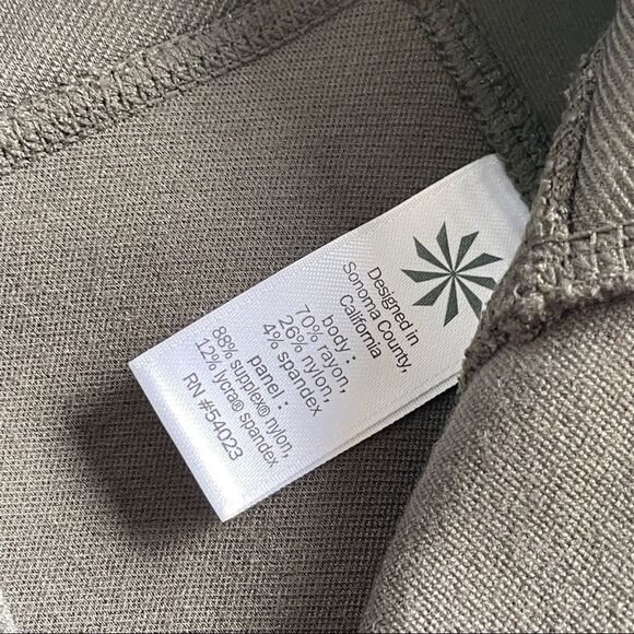 Athleta Trailsetter Ponte Motion Pants Travel Pants In Olive Size 8 - Picture 12 of 13